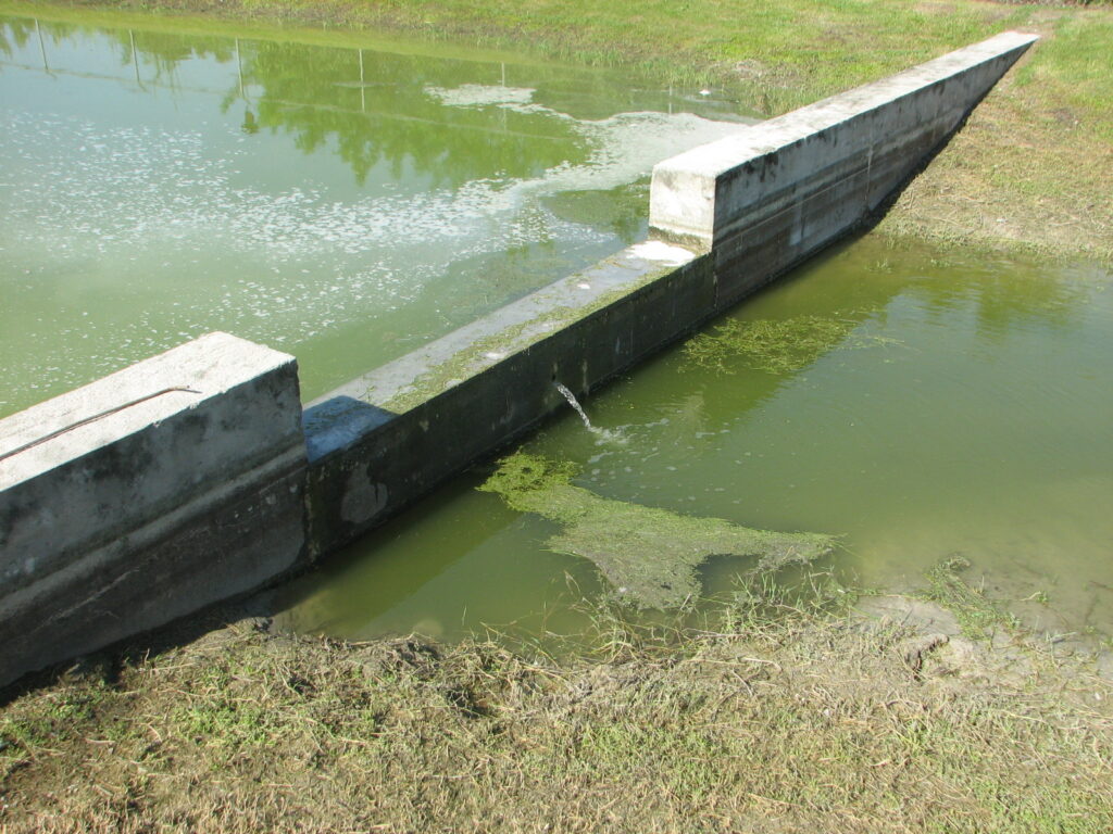 drainage weir for construction control of stormwater pollution